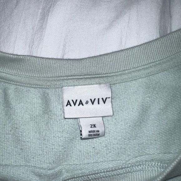 Crew neck - Picture 2 of 2